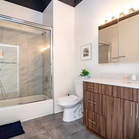 Mccormick Place 2br Spacious Corner Unit With Optional Parking Sleeps 6 Guests Near Soldier Field And Grant Park Apartment *