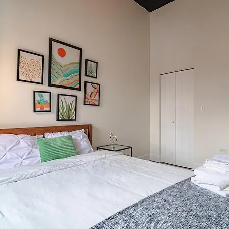 Apartment Mccormick Place Huge 2br Cozy Loft With Optional Parking Sleeps 8 Near Soldier Field And Grant Park Chicago
