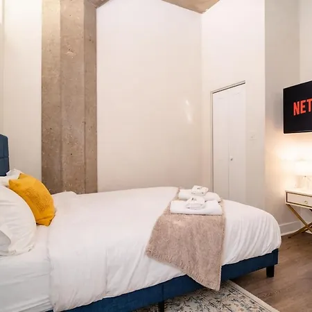 Apartment Mccormick Place Beautiful 2br With Optional Parking Sleeps Up To 8 Near Soldier Field, Grant Park And Lakefront Trail *
