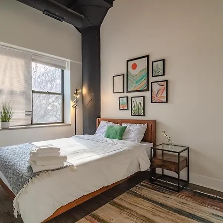 Apartment Mccormick Place Huge 2br Cozy Loft With Optional Parking Sleeps 8 Near Soldier Field And Grant Park