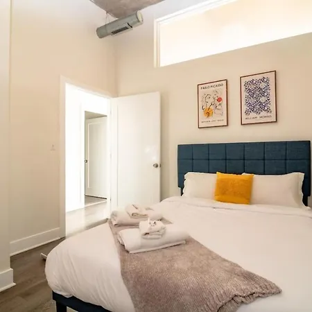 Apartment Mccormick Place Beautiful 2br With Optional Parking Sleeps Up To 8 Near Soldier Field, Grant Park And Lakefront Trail *