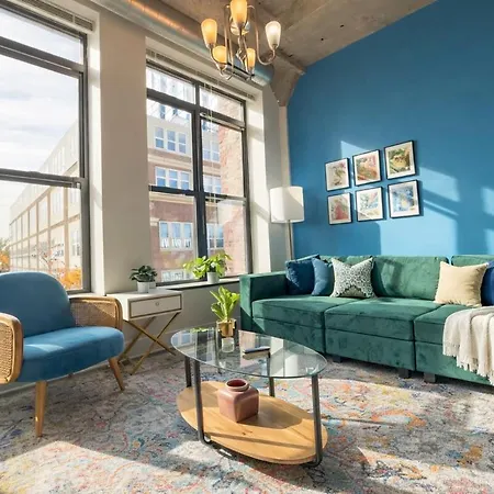 Mccormick Place Beautiful 2br With Optional Parking Sleeps Up To 8 Near Soldier Field, Grant Park And Lakefront Trail Apartment *