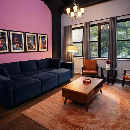 Mccormick Place Huge 2br Cozy Loft With Optional Parking Sleeps 8 Near Soldier Field And Grant Park *