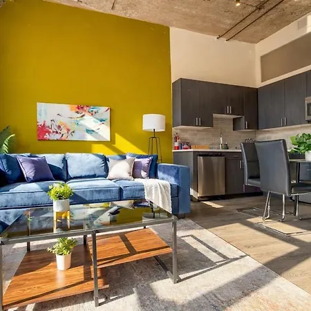 Mccormick Place 2br Stylish With Optional Parking And Gym For Up To 8 Guests Near Soldier Field And Grant Park