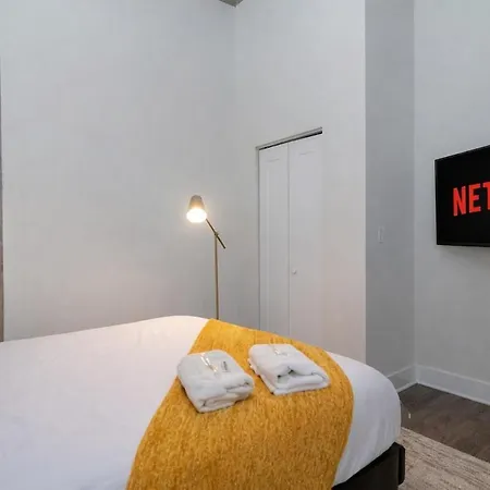 Apartment Mccormick Place 2br Stylish With Optional Parking And Gym For Up To 8 Guests Near Soldier Field And Grant Park Chicago