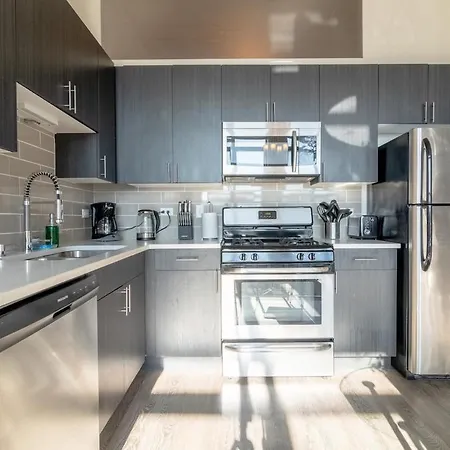 Mccormick Place 2br Stylish With Optional Parking And Gym For Up To 8 Guests Near Soldier Field And Grant Park Chicago
