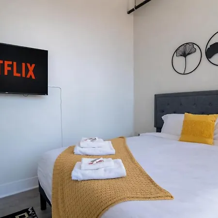 Mccormick Place Stylish Corner With Optional Parking And Gym Access Sleep 6 In South Loop *