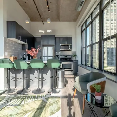 Mccormick Place Stylish Corner With Optional Parking And Gym Access Sleep 6 In South Loop Chicago