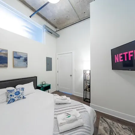 Apartment Mccormick Place 2br With Patio, Skyline View And Optional Parking Sleeps 6 Near Soldier Field And Grant Park