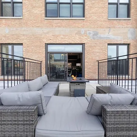 Mccormick Place 2br With Patio, Skyline View And Optional Parking Sleeps 6 Near Soldier Field And Grant Park Apartment *