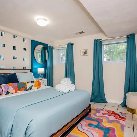 Walk To Train L Near Attractions And Ord L Free Parking L Patio