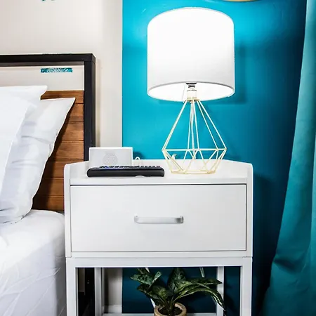 Walk To Train L Near Attractions And Ord L Free Parking L Patio *