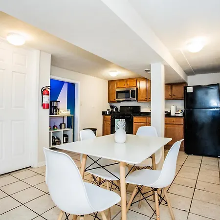 Apartment Walk To Train L Near Attractions And Ord L Free Parking L Patio Chicago