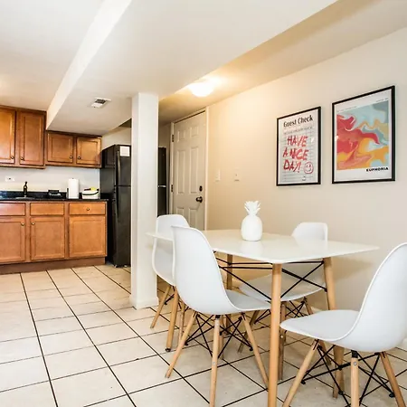 Walk To Train L Near Attractions And Ord L Free Parking L Patio Apartment *