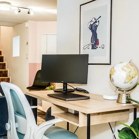 Walk To Train L Near Attractions And Ord L Free Parking L Patio Apartment Chicago