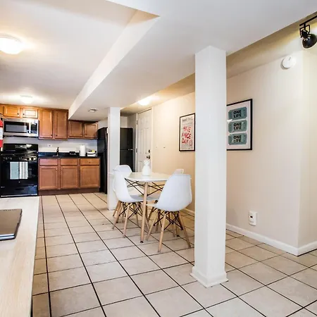 Apartment Walk To Train L Near Attractions And Ord L Free Parking L Patio Chicago