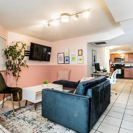 Walk To Train L Near Attractions And Ord L Free Parking L Patio * Chicago