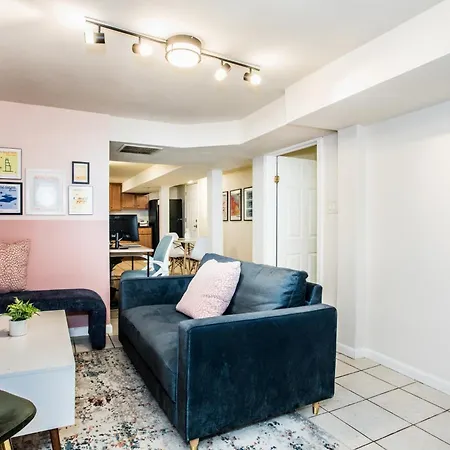 Apartment Walk To Train L Near Attractions And Ord L Free Parking L Patio Chicago