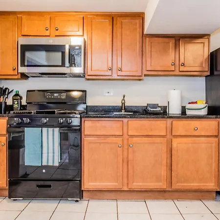 Walk To Train L Near Attractions And Ord L Free Parking L Patio *