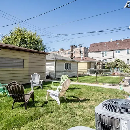 Walk To Train L Near Attractions And Ord L Free Parking L Patio Chicago