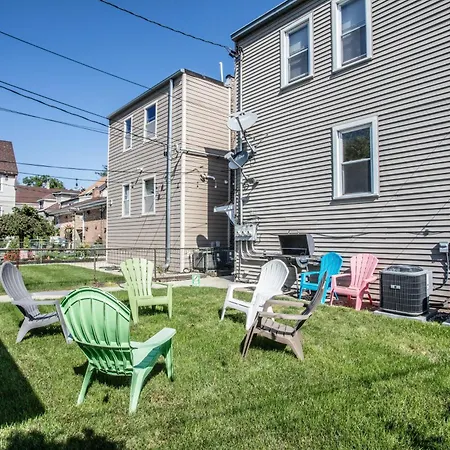 Apartment Walk To Train L Near Attractions And Ord L Free Parking L Patio *