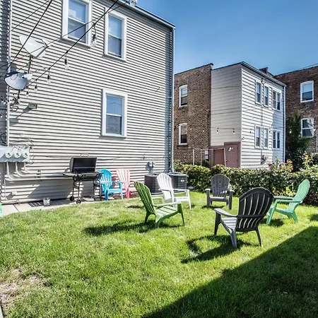Apartment Walk To Train L Near Attractions And Ord L Free Parking L Patio Chicago