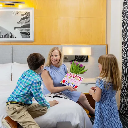 Sofitel Magnificent Mile 5*