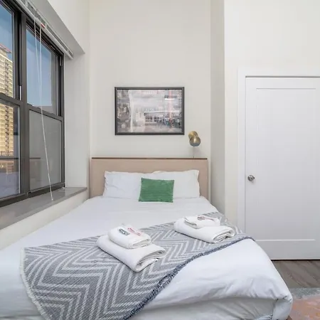 Mccormick Place 3br Luxury Penthouse Duplex With Personal Rooftop And Optional Parking For 8 Guests In South Loop *