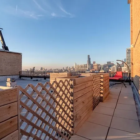 Mccormick Place 3br Luxury Penthouse Duplex With Personal Rooftop And Optional Parking For 8 Guests In South Loop Apartment