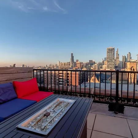 Apartment Mccormick Place 3br Luxury Penthouse Duplex With Personal Rooftop And Optional Parking For 8 Guests In South Loop Chicago