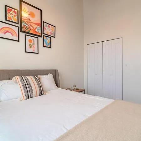 Apartment Modern 2br Loft With Amazing Skyline View And Optional Parking For 8 Guests Near Mccormick Place And Soldier Field