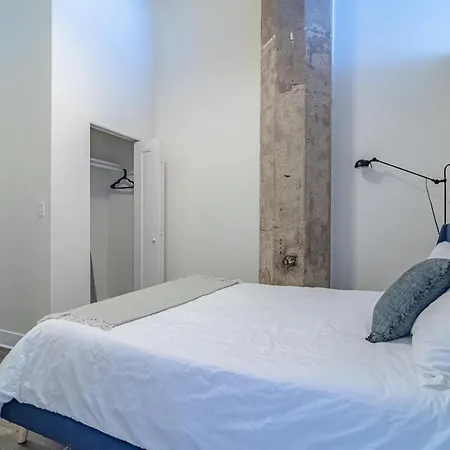 Modern 2br Loft With Amazing Skyline View And Optional Parking For 8 Guests Near Mccormick Place And Soldier Field * Chicago