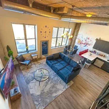 Apartment Mccormick Place 3br Luxury Penthouse Duplex With Personal Rooftop And Optional Parking For 8 Guests In South Loop *
