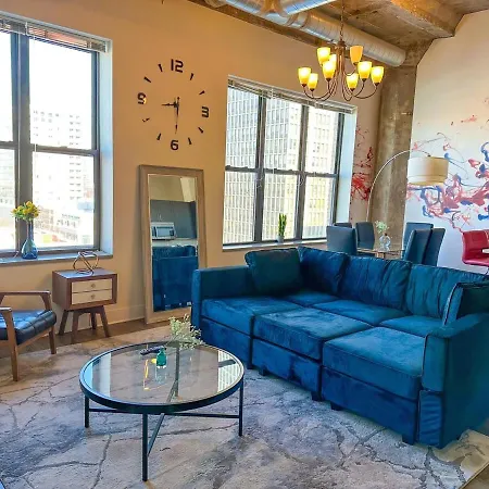 Mccormick Place 3br Luxury Penthouse Duplex With Personal Rooftop And Optional Parking For 8 Guests In South Loop Apartment