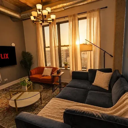 Mccormick Place: Modern Downtown Loft With Optional Parking