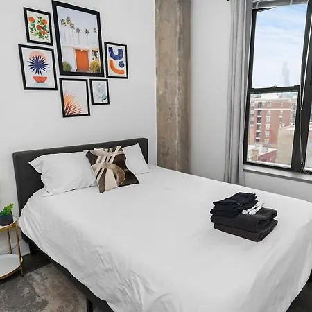 Mccormick Place: Modern Downtown Loft With Optional Parking Apartment *