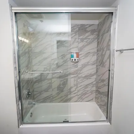 Mccormick Place: Modern Downtown Loft With Optional Parking *