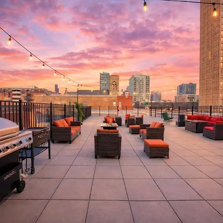Apartment Convenient 2br In Prime Location With Gym Access & Optional Parking Near Mccormick Place And Soldier Field