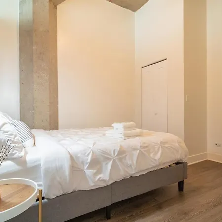 Convenient 2br In Prime Location With Gym Access & Optional Parking Near Mccormick Place And Soldier Field *