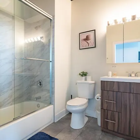 Apartment Convenient 2br In Prime Location With Gym Access & Optional Parking Near Mccormick Place And Soldier Field
