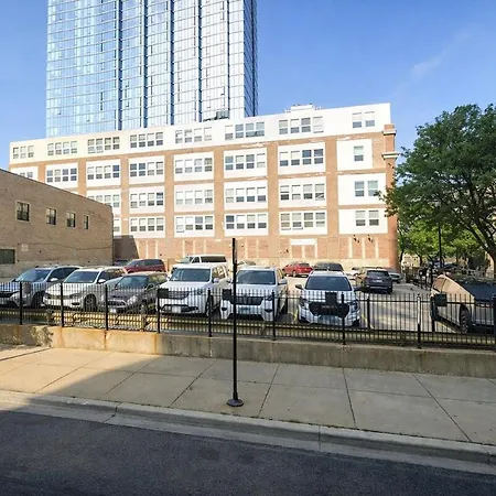 Convenient 2br In Prime Location With Gym Access & Optional Parking Near Mccormick Place And Soldier Field * Chicago