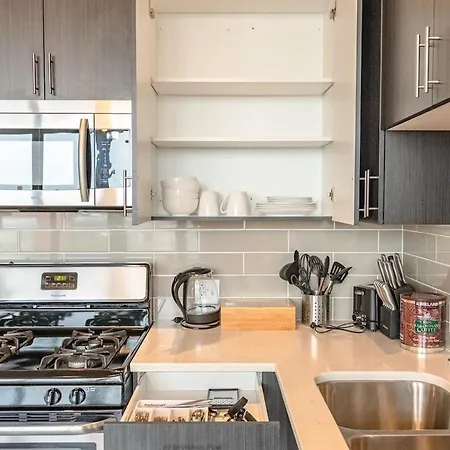 Cozy 2br South Loop With Optional Parking And Gym Near Mccormick Place, Public Transit & Hotspots