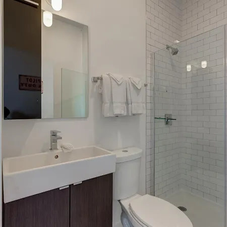 Ground Floor In By 747 Lofts *