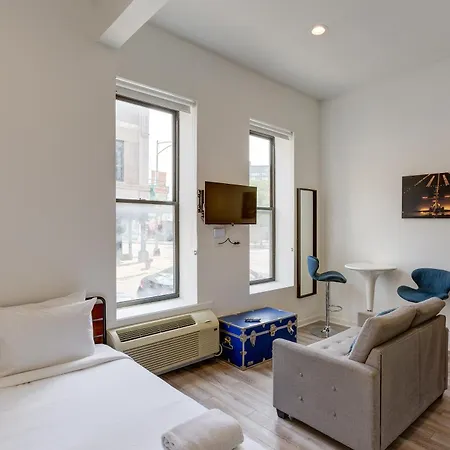 Ground Floor In By 747 Lofts * Chicago