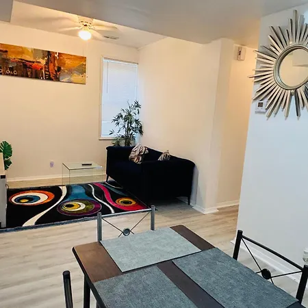 Greater Grand Crossing/hyde Park Apartment *