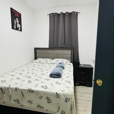 Greater Grand Crossing/hyde Park Apartment