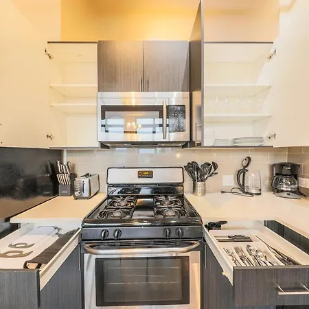 Mccormick 2br-2ba For 8 Guests With Optional Parking & Gym Chicago