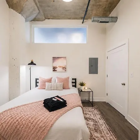 2br Retreat With Optional Parking And Gym Access Near Mccormick Place And Soldier Field