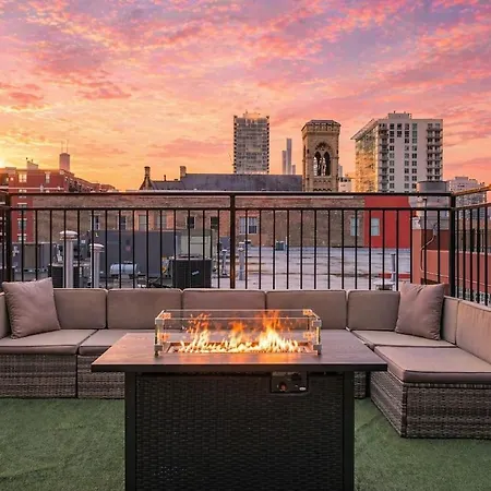 Spacious 2br On Michigan Ave With Private Patio, Optional Parking & Gym Near Mccormick Convention Center, Soldier Field And Grant Park * Chicago