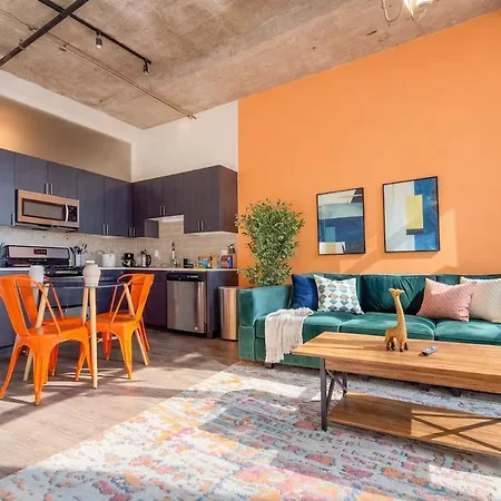 2br Retreat With Optional Parking And Gym Access Near Mccormick Place And Soldier Field Chicago